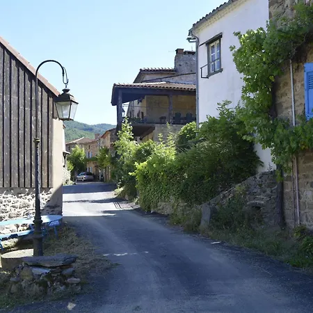 Familial Avec Grande Terrasse A Auzat, Proche Baignades Et Sites Historiques * Villeneuve-dʼAllier
